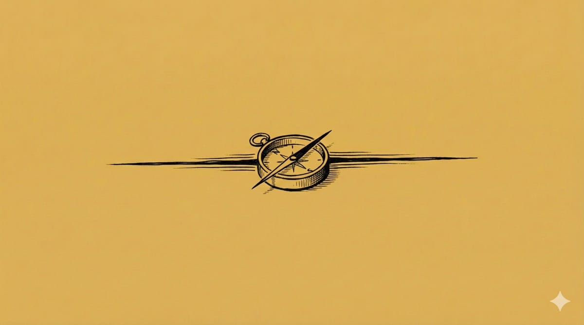 Minimalistische schwarze Tuschezeichnung eines kleinen Kompasses im Zentrum einer weiten, flachen senfgelben Fläche. Die Kompassnadel zieht eine lange, vibrierende Linie nach außen. Viel Leerraum.