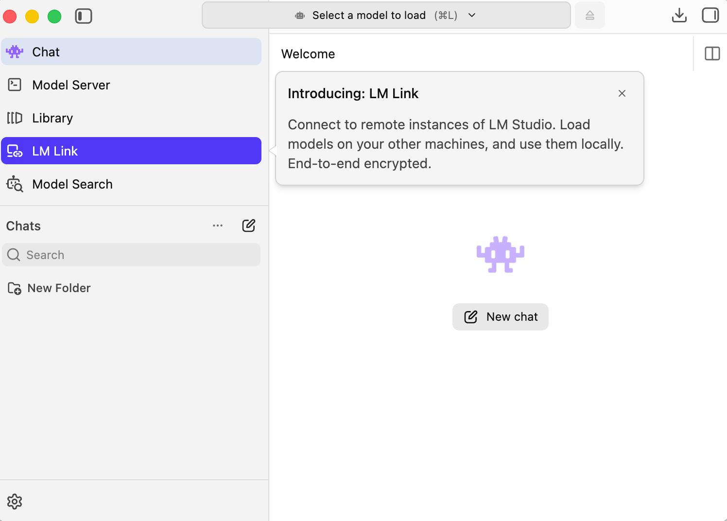 Hauptfenster von LM Studio mit Seitenleiste (Chat, Model Server, Library, LM Link, Model Search), der Schaltfläche „New chat“ und oben „Select a model to load“