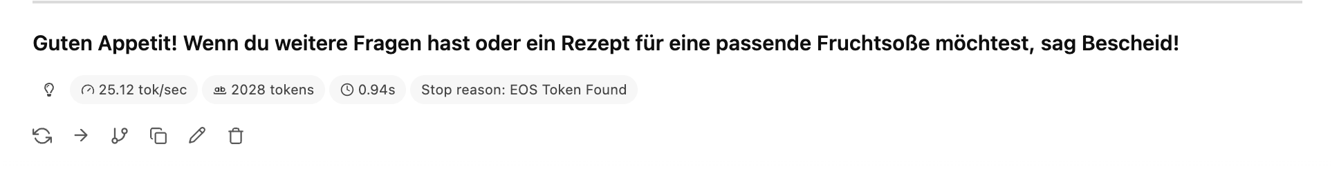 Tempoanzeige unter der Antwort: 25,12 Token pro Sekunde, 2028 Token