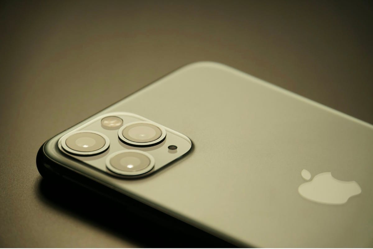 Das flache Design stirbt: Das Ende einer 12-jährigen iPhone-Ära