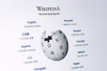 Startseite von Wikipedia mit Sprachauswahl und dem ikonischen Puzzle-Globus-Logo der freien Enzyklopädie