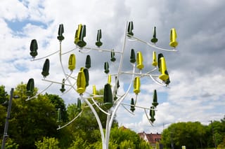 Ein Baum statt Blätter mit kleinen Windgeneratoren