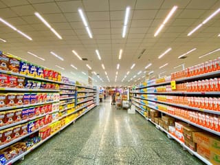 Retail Media vs. Traditional Advertising: Der stille Machtkampf um die Werbebudgets