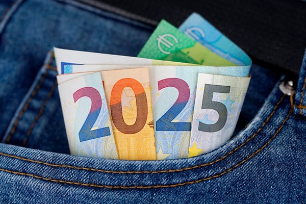 Papiergeld steckt in der Hosentasche