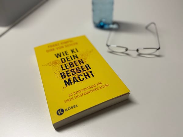 Das Buch „Wie KI dein Leben besser macht“ nehmen Franz Himpsl und Dirk von Gehlen