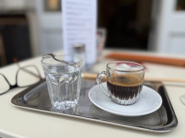 Ein kleiner schwarzer im Café Prückel